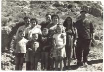 El meu marit, els meus dos fills, uns amics i jo a la Mora per la festa del 8 de setembre del 1964